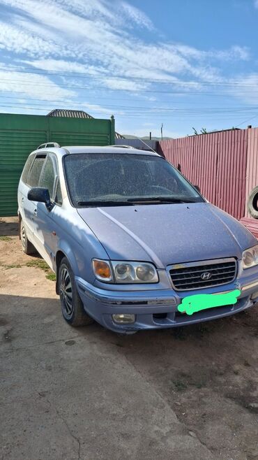 машина алмашам: Салон автомобиля Honda Odyssey, выполненный в сером цвете. Передние
