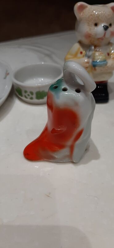 Ev üçün digər mallar: Ağ rəngdə, oval formalı, üzərində kiçik naxışlar olan boşqab — 2