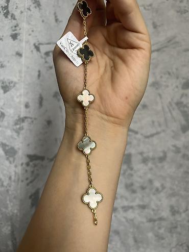 qadın gun eynəkləri: Van clef qolbaglari xamelion ve tund yawil reng logosuna kimi var — 2