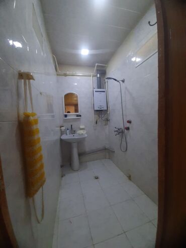 Otaqların satışı: Satılır: işıqlı, geniş zal otağı Bakıxanovda İcranın arxasında 7/9 — 11