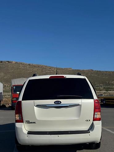karavan satışı qiymeti: Kia Carnival: 2.2 l | 2011 il Van/Minivan — 5