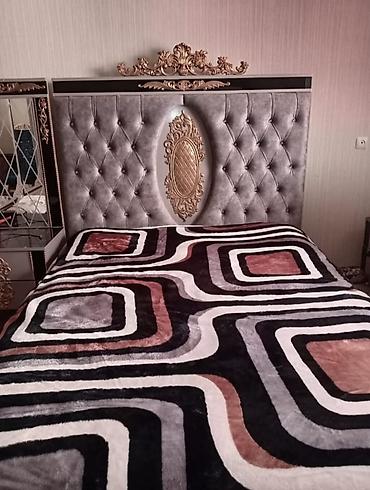 tek stolar: Komplekt yataq dəsti+6 ədəd oturacaq, 1 yemək masası, 1 divan(tək — 1