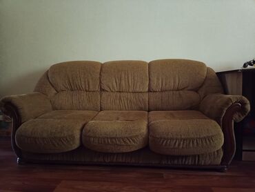 divan i 2 kresla myagkaya mebel: Продаю диван и 2 кресла .Диван раскладной, трёхместный. Оплата