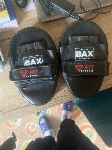 кожаные боксерские перчатки: Оригенальные боксерские лапы 
Российской фирмы BAX