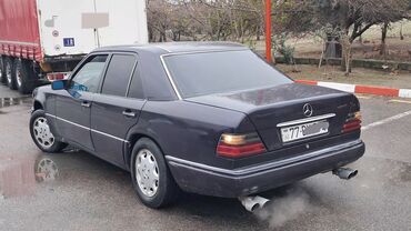 Mercedes-Benz: Mercedes-Benz E 230: 2.3 l | 1990 il Sedan — 4