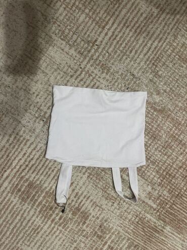 прокат национальных костюмов для детей: Белый топ-бандо с бретелями - Фасон: прямой топ-бандо без рукавов -