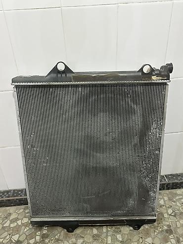 Ehtiyat hissələri: Avtomobil radiatoru və montaj boltları Məhsul təsviri: - Su soyutma — 2