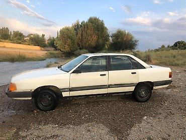 Транспорт: Audi 100: 1985 г., Седан — 2