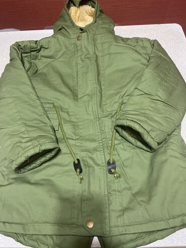 хаки куртка: Продаю Детскую куртку (уни)новую, заказали размер не подошёл. На 8-9