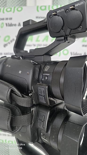 Videokameralar: Sony XDCAM X70 peşəkar videokamera. Üzərində 2 batareka adaptr çanta — 9