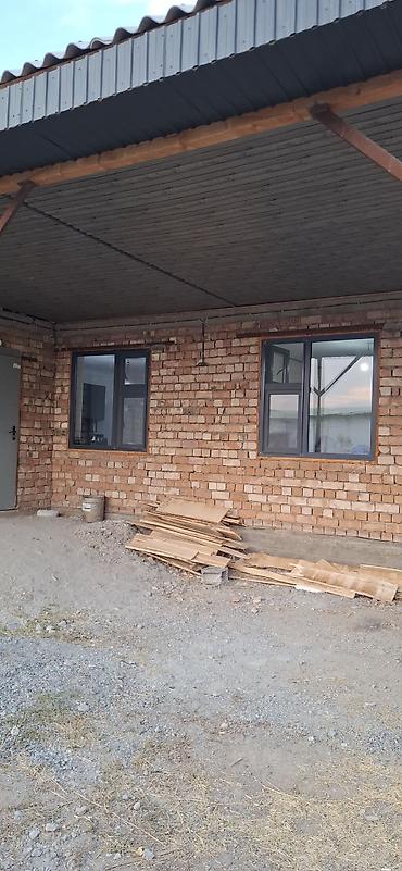 Үйлөрдү сатуу: 4 бөлмө, 90 м², 5 соток, Токмок, Менчик ээси — 2