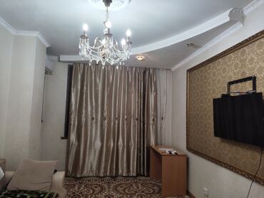 сниму дом за городом: Сдается комната в 2 ком кв. в центре Бишкека. есть всё. живу один