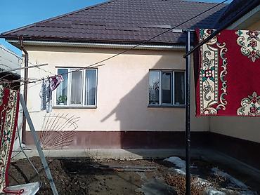 Продажа коттеджей и домов: Продаётся жилой дом с двором и хозяйственными постройками. - Кровля — 1