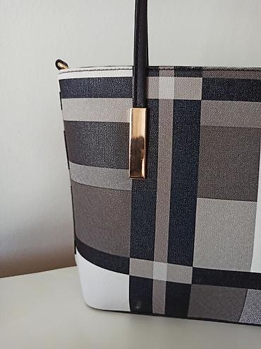 Torbe: Torba je licno moja Lepo ocuvana, nema duzi kais. Nikad nije ni imala — 3