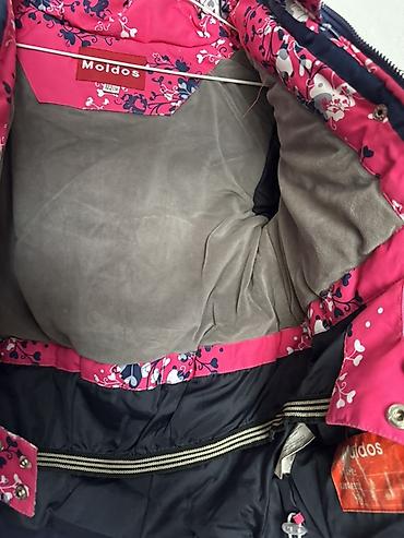 Детские горнолыжные куртки: Детская зимняя куртка Moldos, рост 122 см. Характеристики: - Теплая — 4