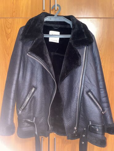 дубленка: Женская куртка Zara, S (EU 36), цвет - Черный