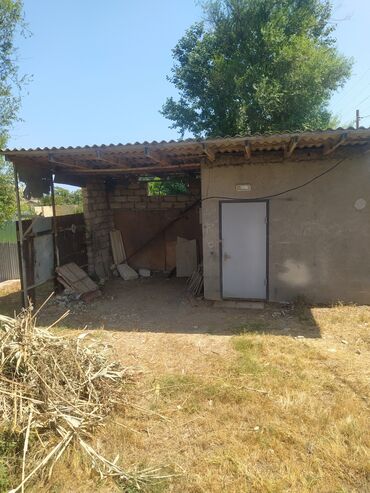 Otaqlar: 2 otaqlı, 35 kv. m, Təmirsiz