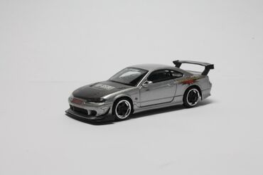 blestjashhij top: Nissan Silvia S15 Top Secret MINI GT идеальное состояние модельки