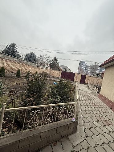 Продажа коттеджей и домов: 🏡 *Продается дом в Золотом Квадрате!* 📍 Ул. Айдаралиева 8 (между — 33