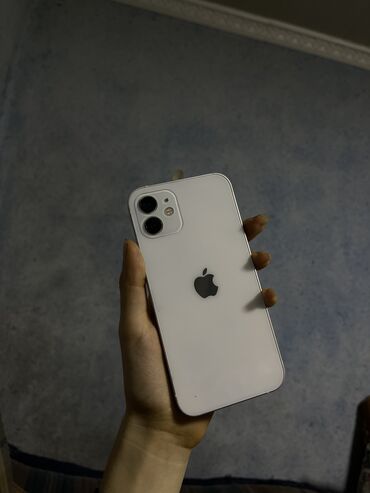 Apple iPhone: IPhone 12, Б/у, 256 ГБ, Белый, Чехол, 100 %