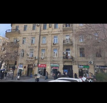 kiraye ev tap.az: 28 may metrosuna yaxın,28 mallın qarşısında 4 mərtəbəli binanın 2ci