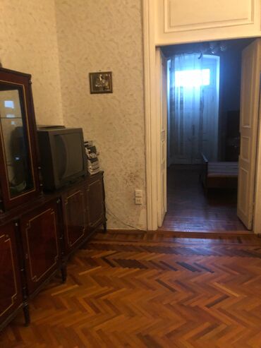 Долгосрочная аренда квартир: Olimp magaza yaninda, ELMLYAR metro yaxin erazi 4ot ev kiraye verilir