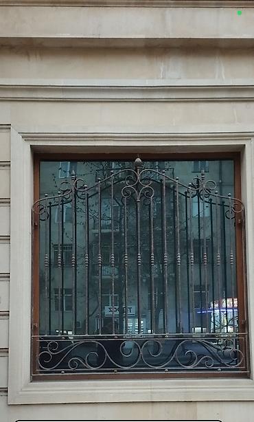 Barmaqlıqlar: Pəncərələr üçün qızılı rəngdə, dəmir barmaqlıqlar. Dekorativ — 6