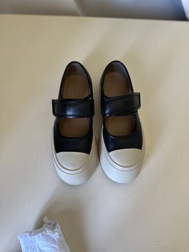 женская обувь бу: Кожаные кеды Корейского премиального производства,в отличном