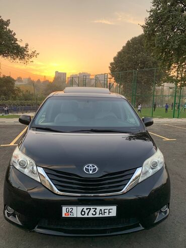 купить тойоту hilux: Toyota Sienna: 2017 г., 3.5 л, Автомат, Бензин, Минивэн
