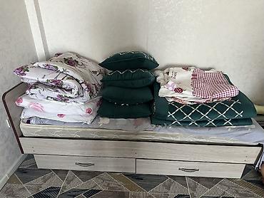 bed sheets: Комплект домашнего текстиля для спальни. Состав: - Набор постельного — 1