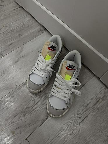 43: Nike Blazer Low — стильные низкие кроссовки в бело‑черной гамме — 3