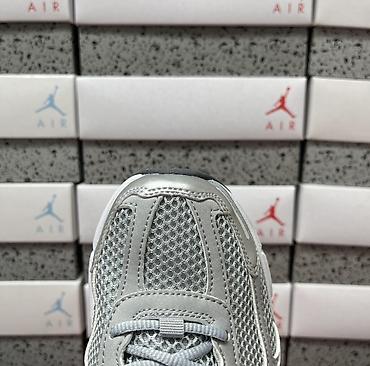 Кроссовки и спортивная обувь: Nike Zoom Vomero 5 Размер 36-46 - Цвет: серый/белый (металлик — 5