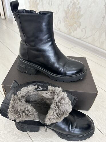 зимние обуви женские: Сапоги, Размер: 38, цвет - Черный