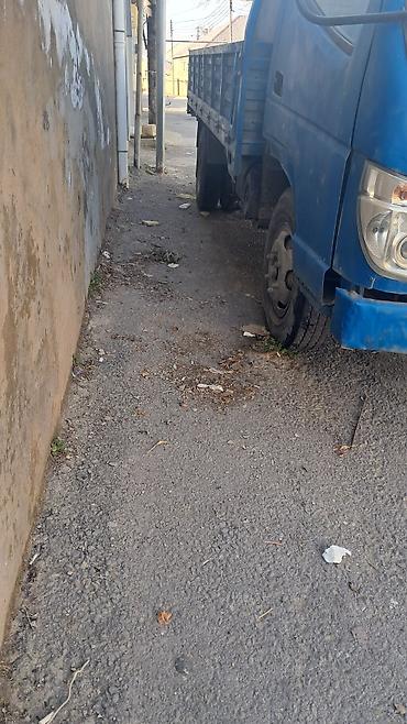 Yük maşınları: Yük daşıma üçün kiçik tonnajlı yük maşını. Xüsusiyyətlər: - Rəng — 8