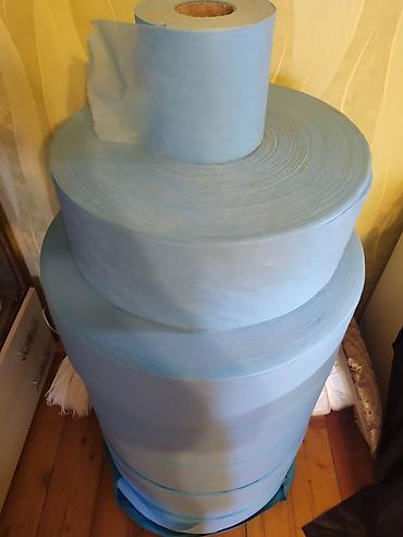 parca: Məhsul: Mavi rəngdə non-woven (toxunmamış) parça rulonları Təsvir: - — 2