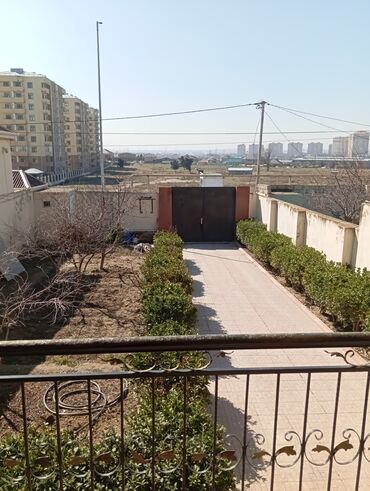 Həyət evləri və villaların satışı: Satılır: həyət evi 3 sotun içində 8 daş kürsülü 3 otaqlı təmirli sənət — 3