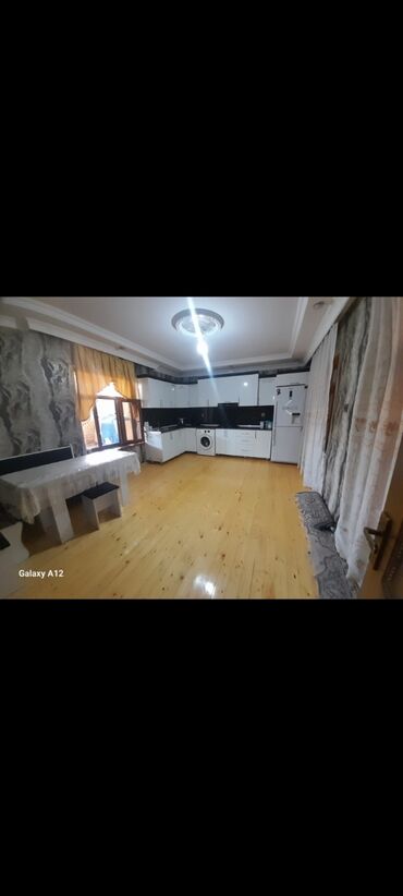 gence bina evi yeni tikili: 10sotun içində yerləşir üç otaq bir zal bir mətbəx və hamam sanitar