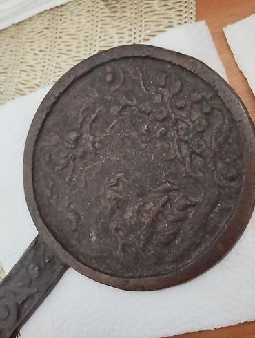 Формы для материалов: Антикварное, круглое, массивное, бронзовое зеркало,на плоской рукояти — 1