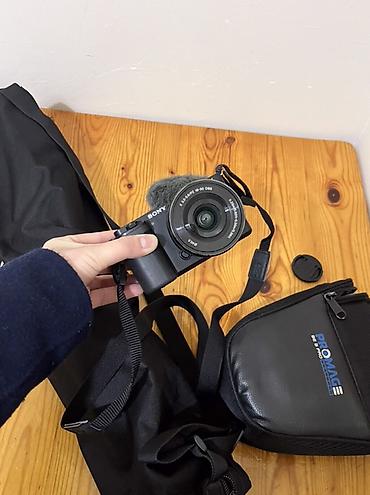 Фотоаппараты: Продам камеру Sony ZV E 10 цена: 45 000c вместе штативом (цена — 1