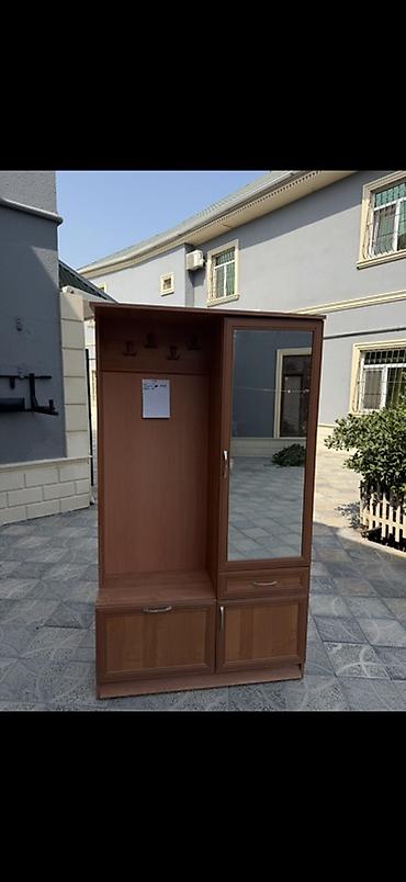 Dəhliz üçün çoxfunksiyalı asılqanlı dolab normal veziyetde Endirim