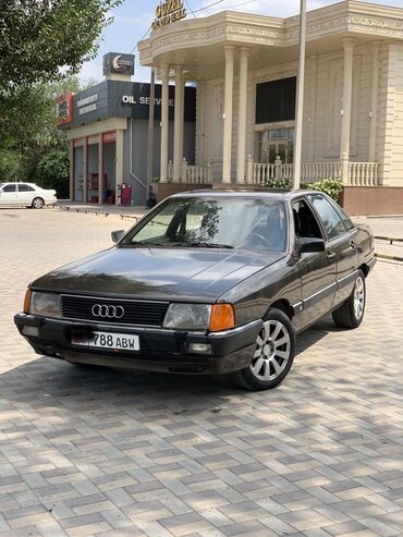 запчасти на ауди а4 цены: Автомобиль Audi 100 седан в темно-сером цвете с классическим дизайном