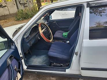 знак мерседес: Mercedes-Benz W124: 1988 г., 3 л, Седан — 5
