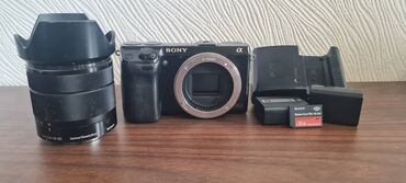 зарядное устройство для автомобильного аккумулятора: Камера Sony Alpha NEX-7. Хорошее состояние. Куплена в Японии. Объектив