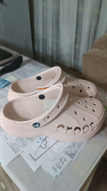 обувь женская большие размеры: Босоножки, 35.5, Crocs, Новый, цвет - Розовый, Бесплатная доставка