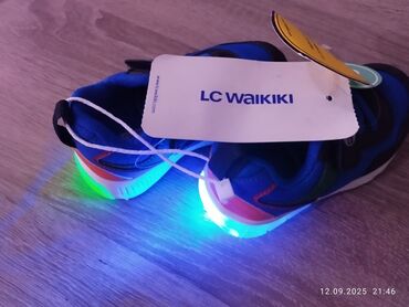 Digər Avtomobillər: LC Waikiki uşaq idman ayaqqabısı – LED işıqlı Xüsusiyyətlər: - LED