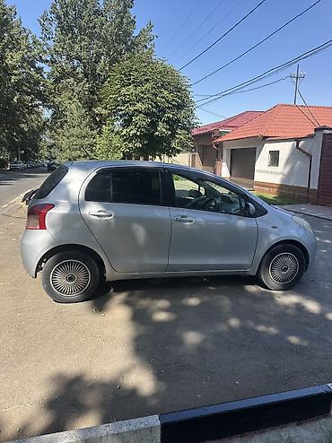 автомаш: Toyota Vitz: 2005 г., 1 л, Вариатор, Бензин, Хэтчбэк — 6