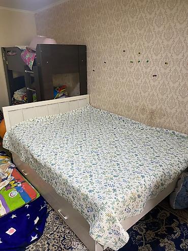 bunk bed: Срочно продается двуспальная кровать с высоким изголовьем и выкатными — 1