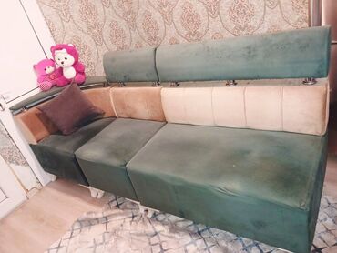 бу кухонный гарнитур в бишкеке: Metbex ucun kicik olculu divan ideal veziyyetdedir,olcusu
