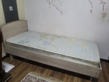 функциональные кровати для дома: Продаю 2 б/у кровати с матрасом. Одна кровать -5000с
