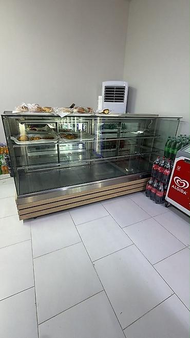 Полочные витрины: Şüşə vitrin-bufet (kafe/market üçün) Şəkildəki şüşəli şirniyyat — 3